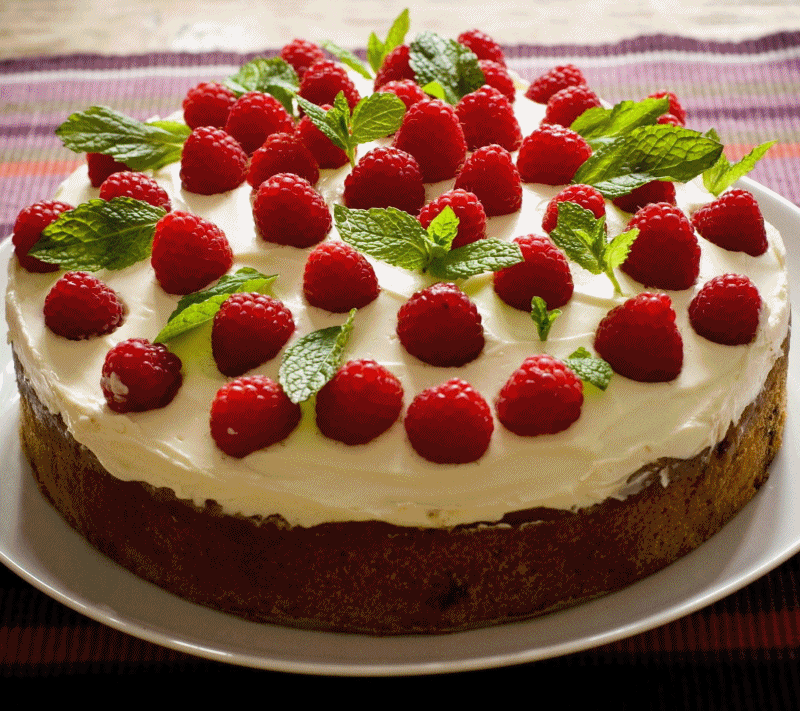 Bitlis Çilekli yaş pasta doğum günü pasta siparişi
